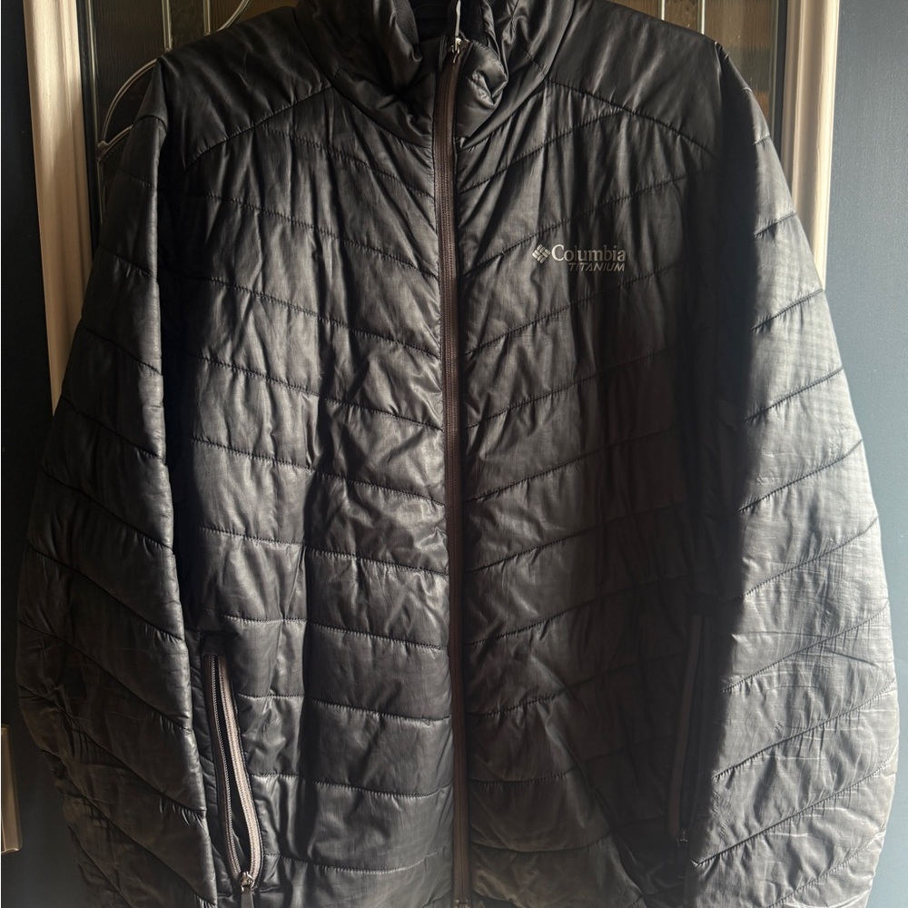 Columbia Men's Black Puffer Jacket